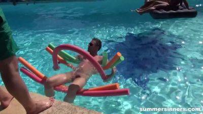 Summertime fun: Big-dicked babe gets kinky with a pool boy in public - sexu.com