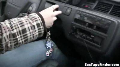 Public slut sucks cock in the car while stopped - hotmovs.com
