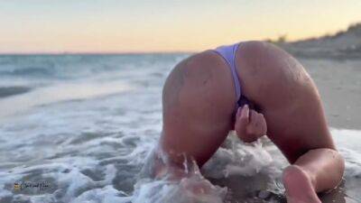 Tan Girlie Loves Having Intense Orgasm At The Public Beach - hclips.com