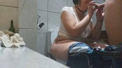 Bbw Milf Sucking My Cock While She’s Peeing On The Toilet - sunporno.com