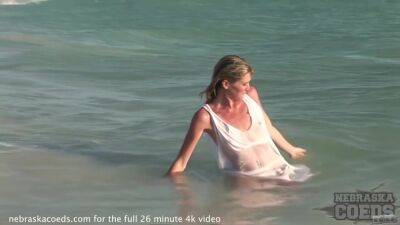 Risky Public Nudity On A Beach - upornia.com