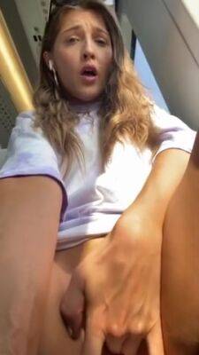 Thot Plays With Herself On Bus - upornia.com