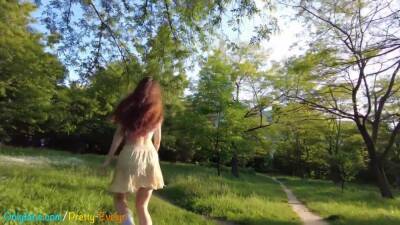 Pretty Girl Evelyn Walks And Flashing Pussy And Ass In The Public Park - hclips.com
