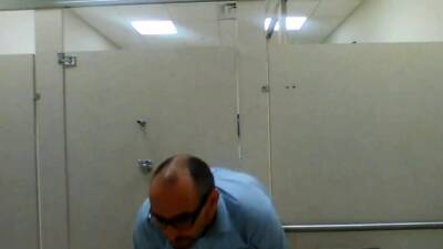 Jerking in a public restroom - drtvid.com