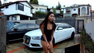 babe is shorts twerking in the parking outdoor - hclips.com