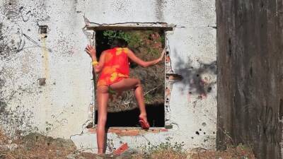 Young Naked Agnessa - An Old Ruin - Outdoor Solo - upornia.com
