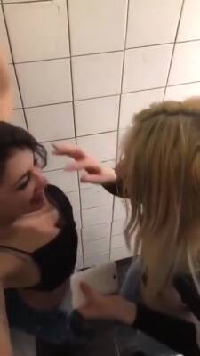 Caught Horny Lesbians On The Club Toilet - hclips.com