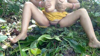 Indian Whore Outdoor Risky Public Sex In Field With Her Costumer - upornia.com - India - Indian