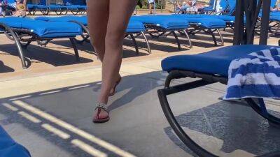L A S In Public Foot Rub In Vegas Rooftop Pool - hclips.com