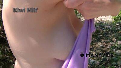 Kiwi Milf wearing slimpy top showing my large tits in Public - sunporno.com