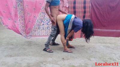 Indian Desi Couple Fuck Outdoor In Public Places - hclips.com - India - Indian