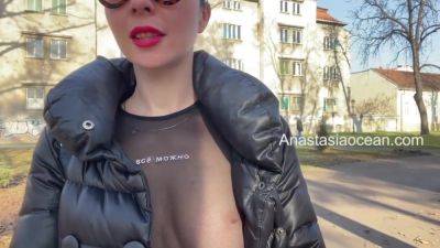 Anastasia Ocean In Beauty Flashes Her Big Boobs While Walking In A Public Park - hclips.com