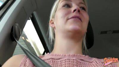 Public Orgasm In The Middle Of The Car Wash - hclips.com