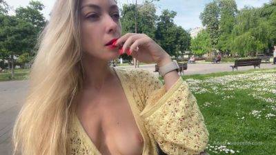 Horny Public Exhibitionist Woman Flashing Her Boobs To People In Park - hotmovs.com