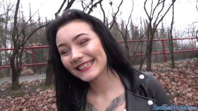 Tricked Amateur Throatfucked Outdoor By Shady Agent Pov - hotmovs.com