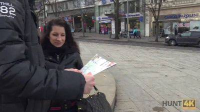 Czech couple shares their hot cash for a POV fuck in public - sexu.com - Czech