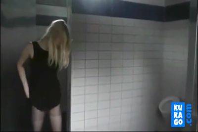 Naughy Blonde Teases Strangers In Public - hclips.com