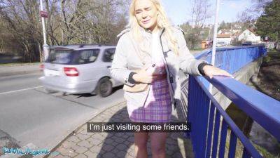 British tourist Gina Varney deepthroats Czech dick in public - sexu.com - Britain - British - Czech