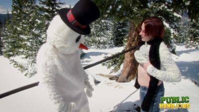 Public Handjobs Brandi de Lafey Strokes A Snowman - txxx.com