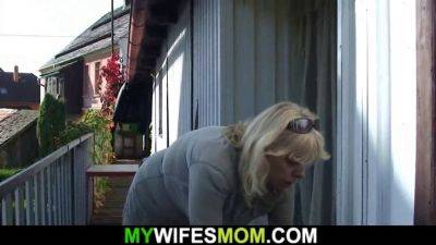 Big-titted blonde mom-in-law cheats on her husband with a wild outdoor blowjob - sexu.com - Czech