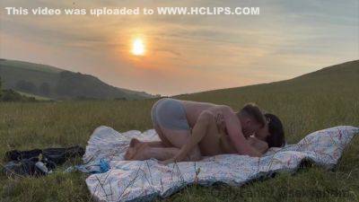 We Make Love In A Public Field Until Milf Cums And Left With Creampie - hclips.com - Britain - British