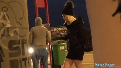Amateur blonde with big tits fucks for cash in public with stranger's hard cock - sexu.com