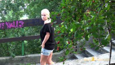 Blonde teen craves public piss in the park and stairs, desperate for a hot pee fix - sexu.com - Czech