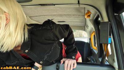 Petite taxi babe pussyfucked in cab outdoor by lucky driver - hotmovs.com