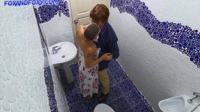 Austin Powers And Bald Girl Have A Sex In A Public Toilet - hotmovs.com