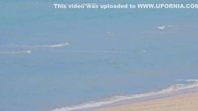Hot Wife Pee N Flashing On Public Beach - upornia.com