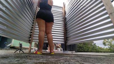 Voluptuous Thick Girl Discovers Camera In Outdoor Dressing Room - upornia.com
