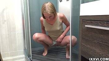 My quick pee while the toilet was busy - trailer - xvideos.com