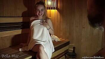 Curvy hottie fucking a stranger in a public sauna - xvideos.com